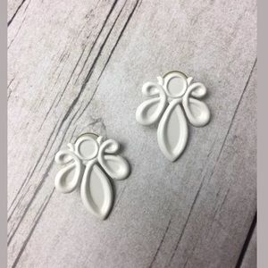 Vintage White Metal Fleur-de-lis Style Earrings